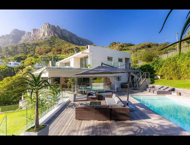 8 BEDROOM HOUSE FOR SALE IN LLANDUDNO